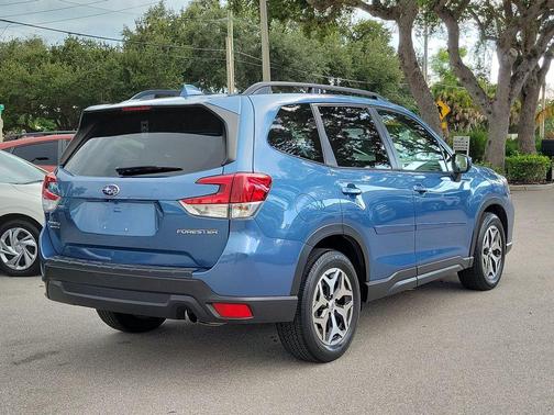 Horizon Blue Pearl 2021 Subaru Forester Premium