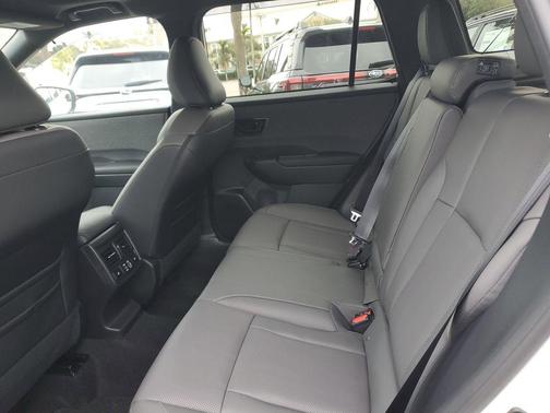 Crystal White Pearl 2026 Subaru Outback Limited XT