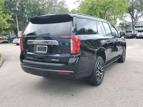 2023 GMC Yukon XL 4WD AT4
