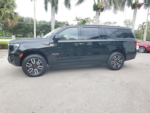 2023 GMC Yukon XL 4WD AT4