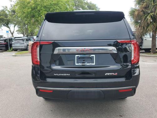 2023 GMC Yukon XL 4WD AT4