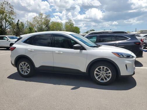 OXFORD WHITE 2022 Ford Escape SE