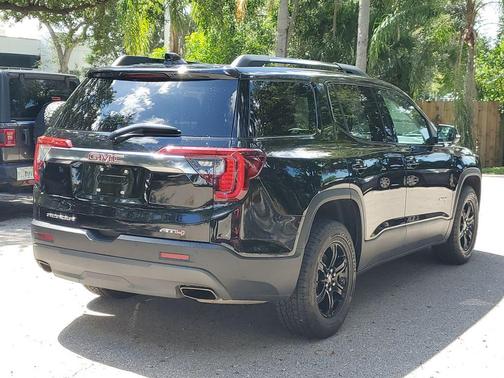 2023 GMC Acadia AWD AT4