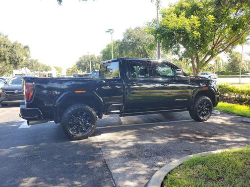 Onyx Black 2024 GMC Sierra 2500 AT4