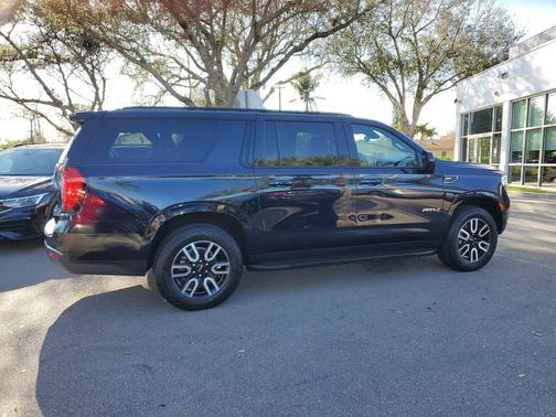 2023 GMC Yukon XL 4WD AT4