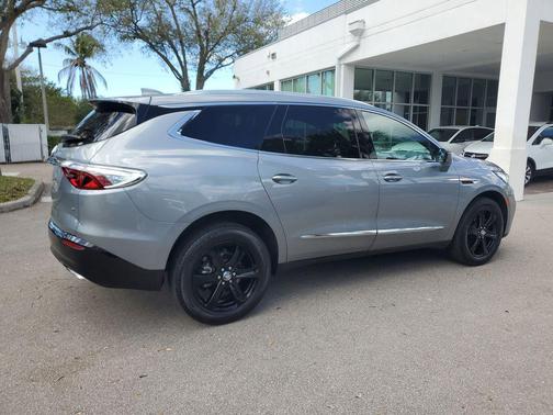 2024 Buick Enclave Essence FWD