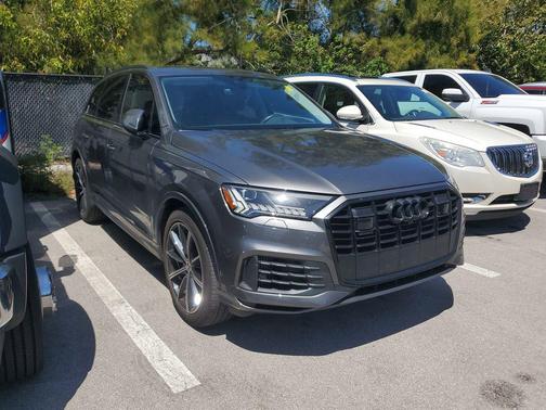 Samurai Gray Metallic 2023 Audi Q7 55 Prestige