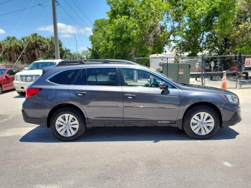 Magnetite Gray Metallic 2019 Subaru Outback 2.5i Premium
