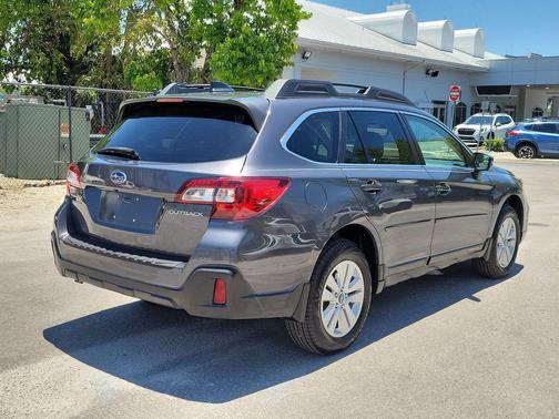 Magnetite Gray Metallic 2019 Subaru Outback 2.5i Premium
