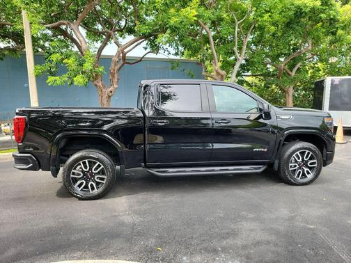 Onyx Black 2022 GMC Sierra 1500 AT4