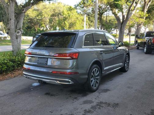 Samurai Gray Metallic 2022 Audi Q7 45 Premium Plus