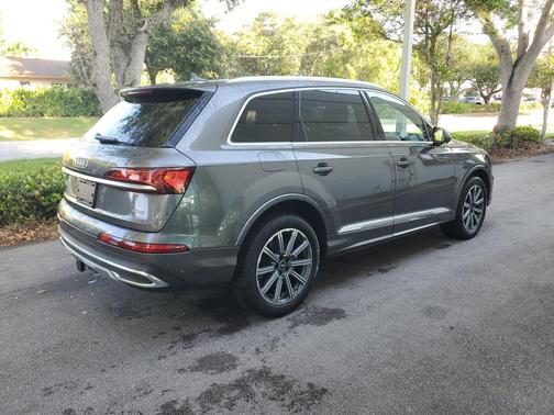 Samurai Gray Metallic 2022 Audi Q7 45 Premium Plus