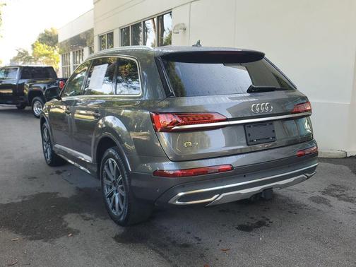 Samurai Gray Metallic 2022 Audi Q7 45 Premium Plus