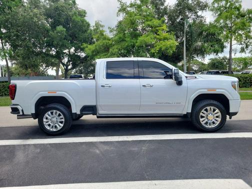 White Frost Tricoat 2023 GMC Sierra 2500 Denali