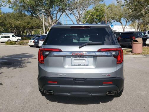 2023 GMC Acadia AWD AT4