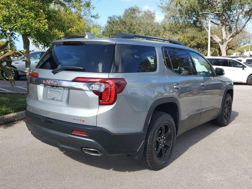 2023 GMC Acadia AWD AT4