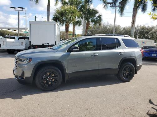 2023 GMC Acadia AWD AT4
