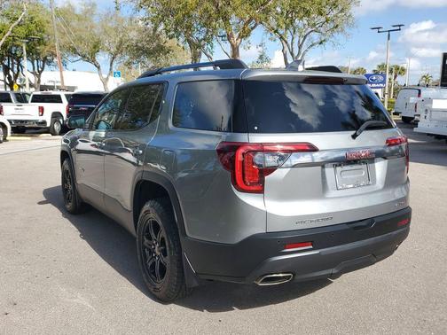 2023 GMC Acadia AWD AT4