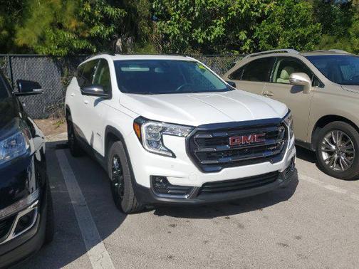 Summit White 2023 GMC Terrain AWD AT4