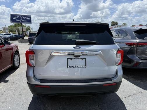 Iconic Silver Metallic 2022 Ford Explorer XLT