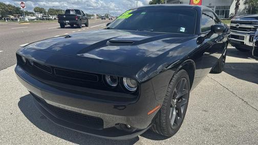 Pitch Black Clearcoat 2022 Dodge Challenger SXT