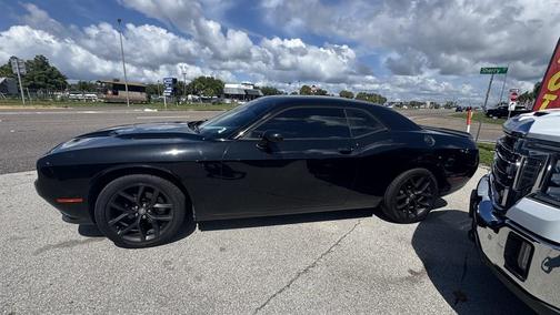 Pitch Black Clearcoat 2022 Dodge Challenger SXT
