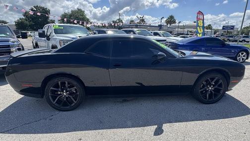 Pitch Black Clearcoat 2022 Dodge Challenger SXT