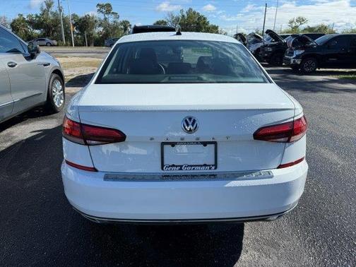 2022 Volkswagen Passat 2.0T SE