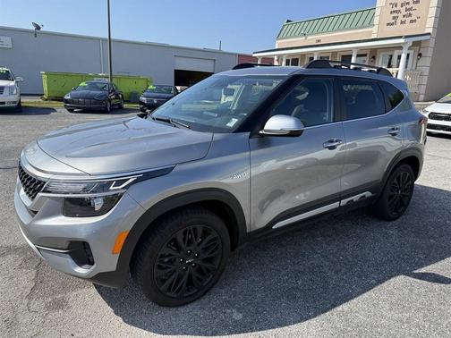 Steel Gray 2023 Kia Seltos Nightfall Edition