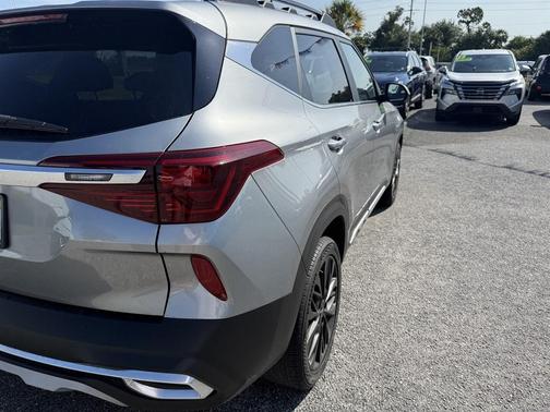 Steel Gray 2023 Kia Seltos Nightfall Edition