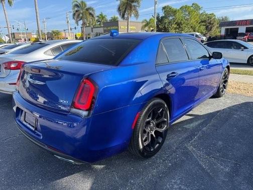 2019 Chrysler 300 Touring