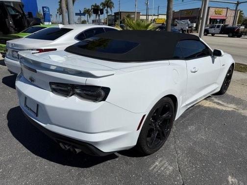 2022 Chevrolet Camaro RWD Convertible LT1