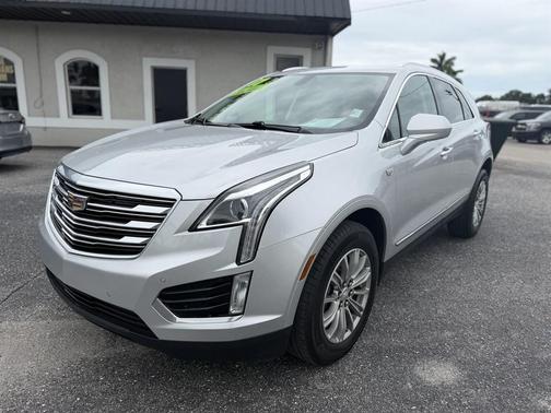 Radiant Silver Metallic 2017 Cadillac XT5 Luxury