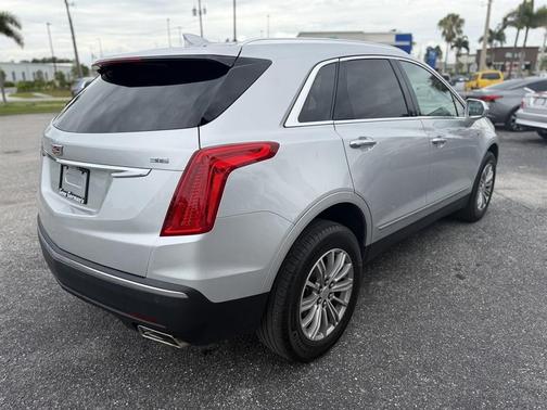 Radiant Silver Metallic 2017 Cadillac XT5 Luxury