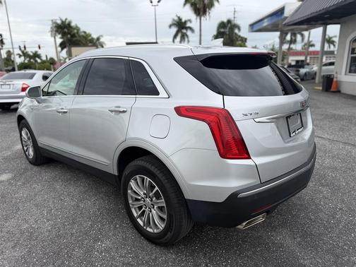 Radiant Silver Metallic 2017 Cadillac XT5 Luxury