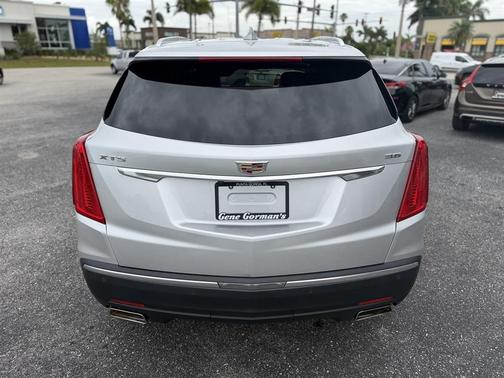 Radiant Silver Metallic 2017 Cadillac XT5 Luxury