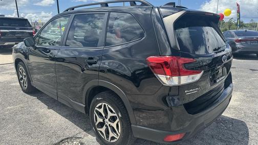 Crystal Black Silica 2023 Subaru Forester Premium