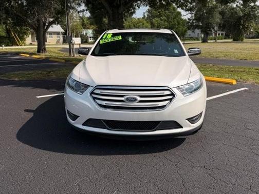 White Platinum Metallic Tri-Coat 2018 Ford Taurus Limited
