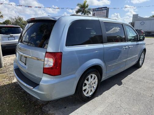 2013 Chrysler Town & Country Touring