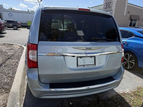2013 Chrysler Town & Country Touring
