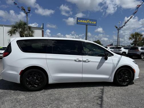 Bright White Clearcoat 2024 Chrysler Pacifica Hybrid S Appearance Pkg