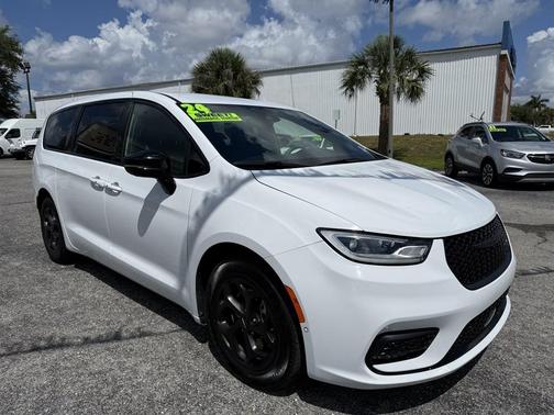 Bright White Clearcoat 2024 Chrysler Pacifica Hybrid S Appearance Pkg