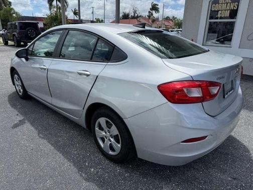 Silver Ice Metallic 2017 Chevrolet Cruze LS