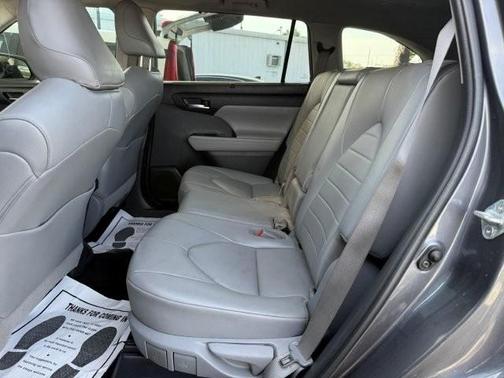 Magnetic Gray Metallic 2021 Toyota Highlander XLE