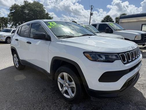 Bright White Clearcoat 2023 Jeep Compass Sport