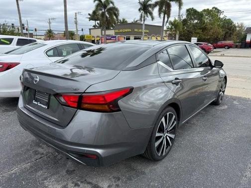 2022 Nissan Altima SR FWD