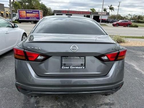 2022 Nissan Altima SR FWD