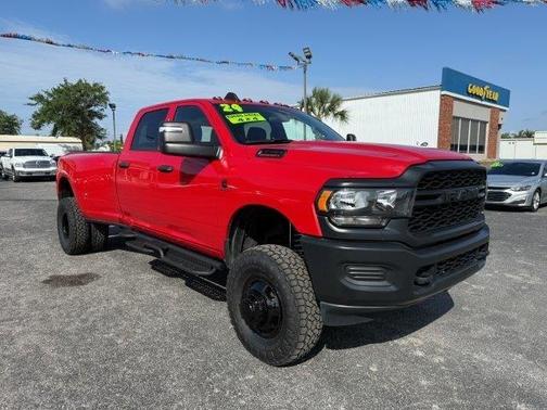 2024 RAM 3500 Tradesman Crew Cab 4x4 8' Box