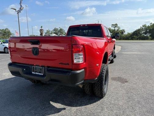 2024 RAM 3500 Tradesman Crew Cab 4x4 8' Box