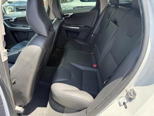 2016 Volvo XC60 T5 Drive-E Platinum